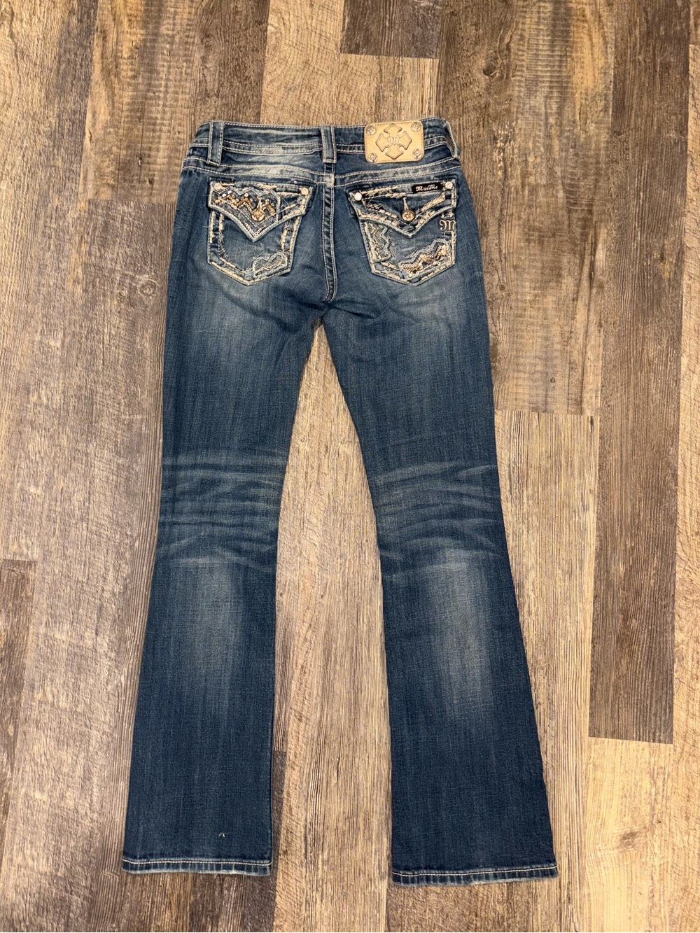 Miss Me Relaxed Boot Jeans Women’s Size 25 Dark Wash Embellished Flap Pocket - Picture 2 of 10